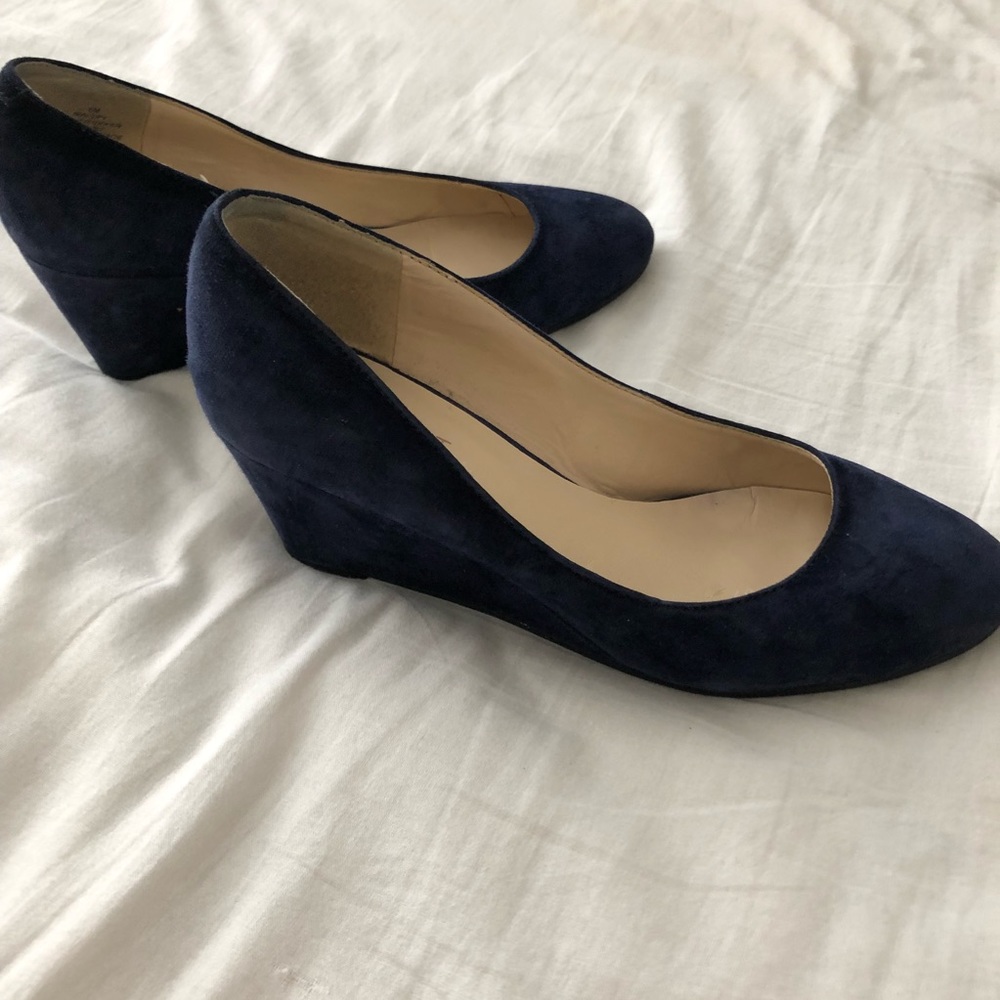 Nine West almond toe Navy Blue wedges (size 6)
